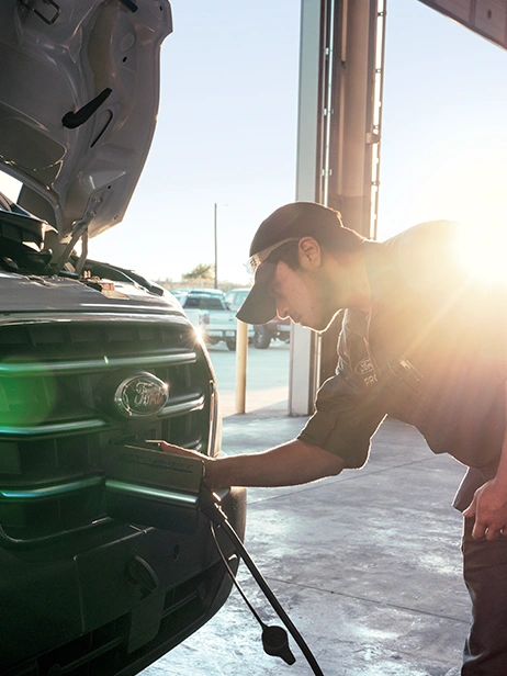 Piezas Genuinas para Autos, SUVs, Crossovers, Pickups, Trucks y Vehículos Comerciales Ford.
