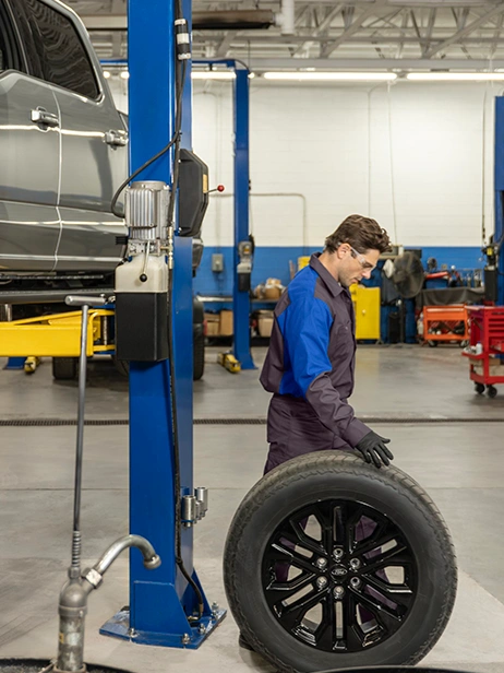 Servicio Genuino para Autos, SUVs, Crossovers, Pickups, Trucks y Vehículos Comerciales Ford.