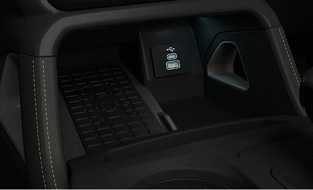 Ford Everest 2023 Camioneta SUV Todoterreno con Cargador Inalámbrico para Smartphone y Puertos SUV