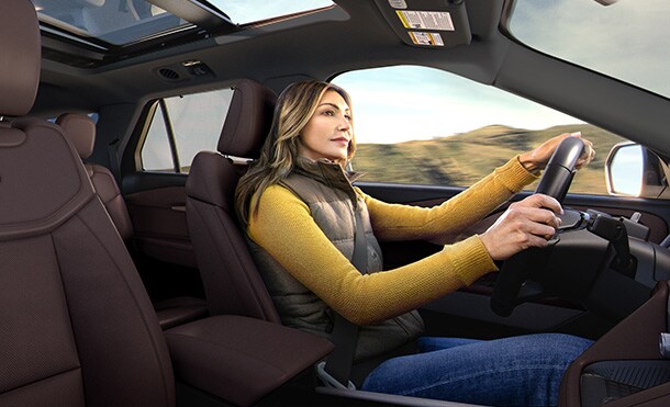 Disfruta del Gran Espacio Interior de hasta 7 Pasajeros en tu Camioneta SUV Explorer 2025
