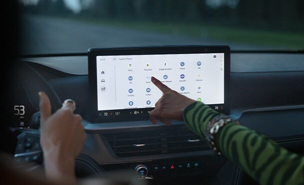Descubre la Pantalla Táctil Central LCD de 13.2 pulgadas equipada en Explorer 2025