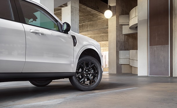 Ford Maverick 2025 cuenta con versiones Lariat y XLT que destacan por su paleta de colores