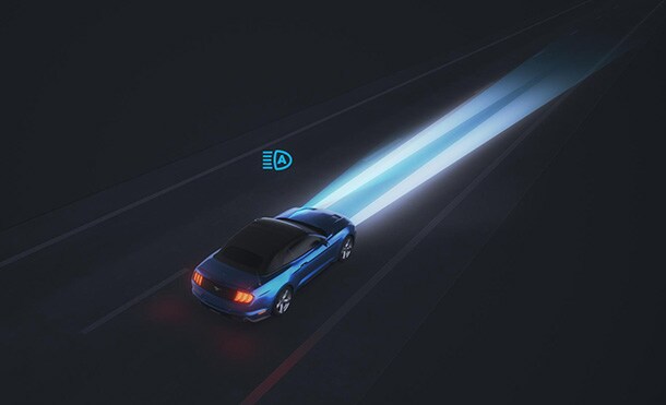 Descubre la Asistencia en Faros Delanteros con Luz Alta Automática equipada en Ford Mustang 2024