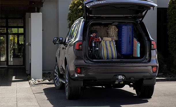 Camioneta SUV Ford Everest 2023 equipa una Puerta Trasera Eléctrica Automática Manos Libres