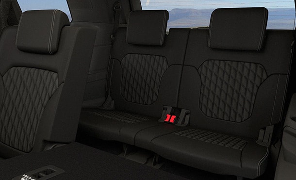 Ford Everest 2023 cuenta con 3 filas de asientos para llevar 7 pasajeros de manera cómoda.