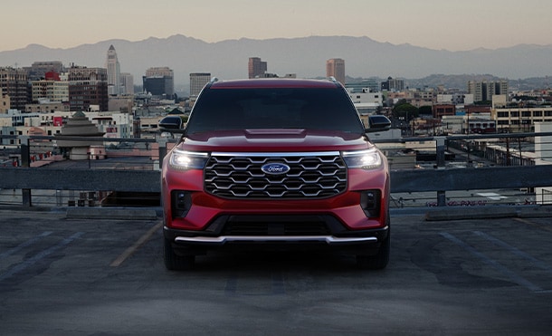 Ford Explorer 2025, ofrece dos opciones de Parrilla Frontal con diseño de Panal o de Ala