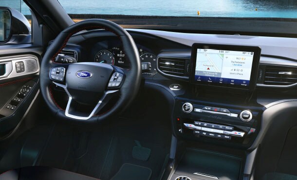 Iluminación Ambiental Multicolor equipado en Ford Explorer 2023, la SUV de Gran Diseño interior